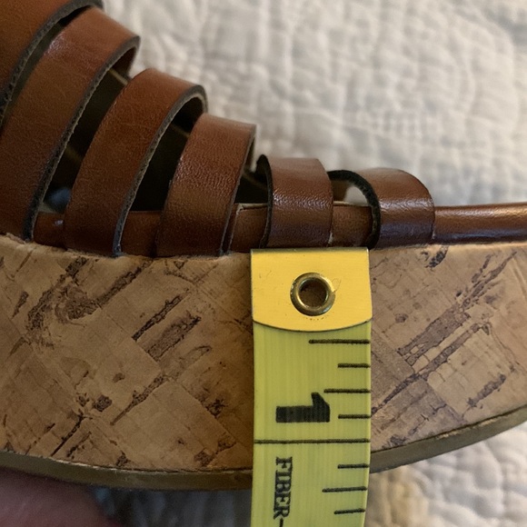 Shoe Dazzle Kam - Size 8.5 Cork platform wedge - Tan leather upper - Picture 6 of 7